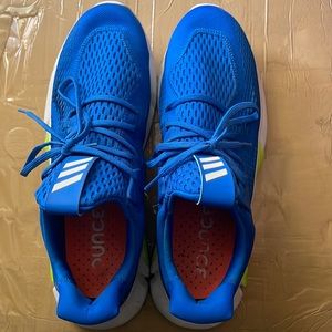 Adidas Bounce, Excelent condition great for the gym